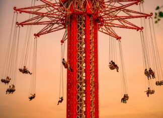 เปิดตัว “Skyflyers: Wings of Garudapterus” เครื่องเล่นลอยฟ้าสูงเท่าตึก 36 ชั้น